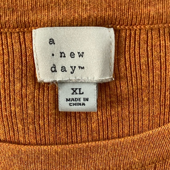 Orange sweater - Picture 4 of 4